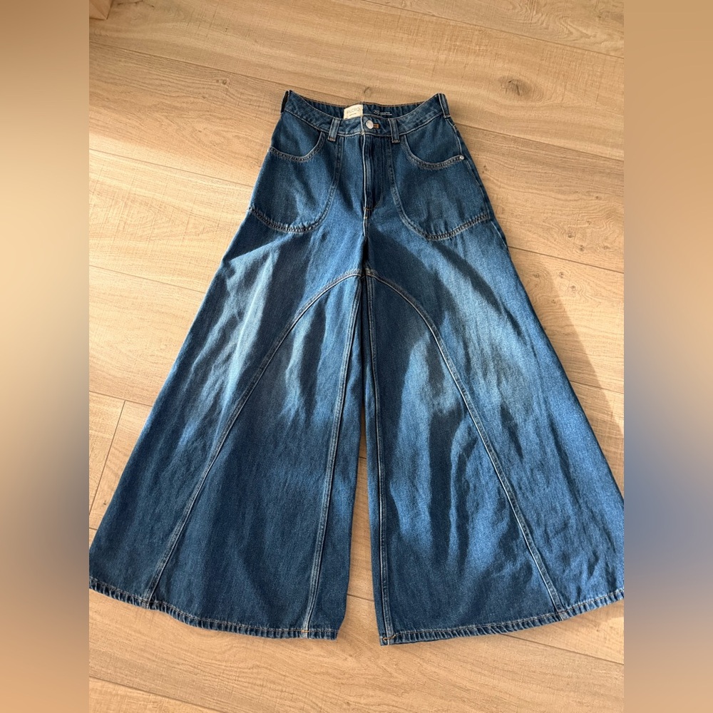 Pilcro • Godet Palazzo Mid-Rise Wide-Leg Jeans - Picture 9 of 9